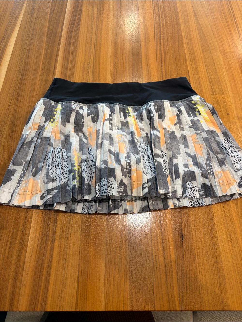 Women's Pleated Printed Skirt - Black Waistband, Gray/peach Print